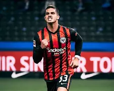 法兰克福客场逆转成功,取得关键胜利的原因